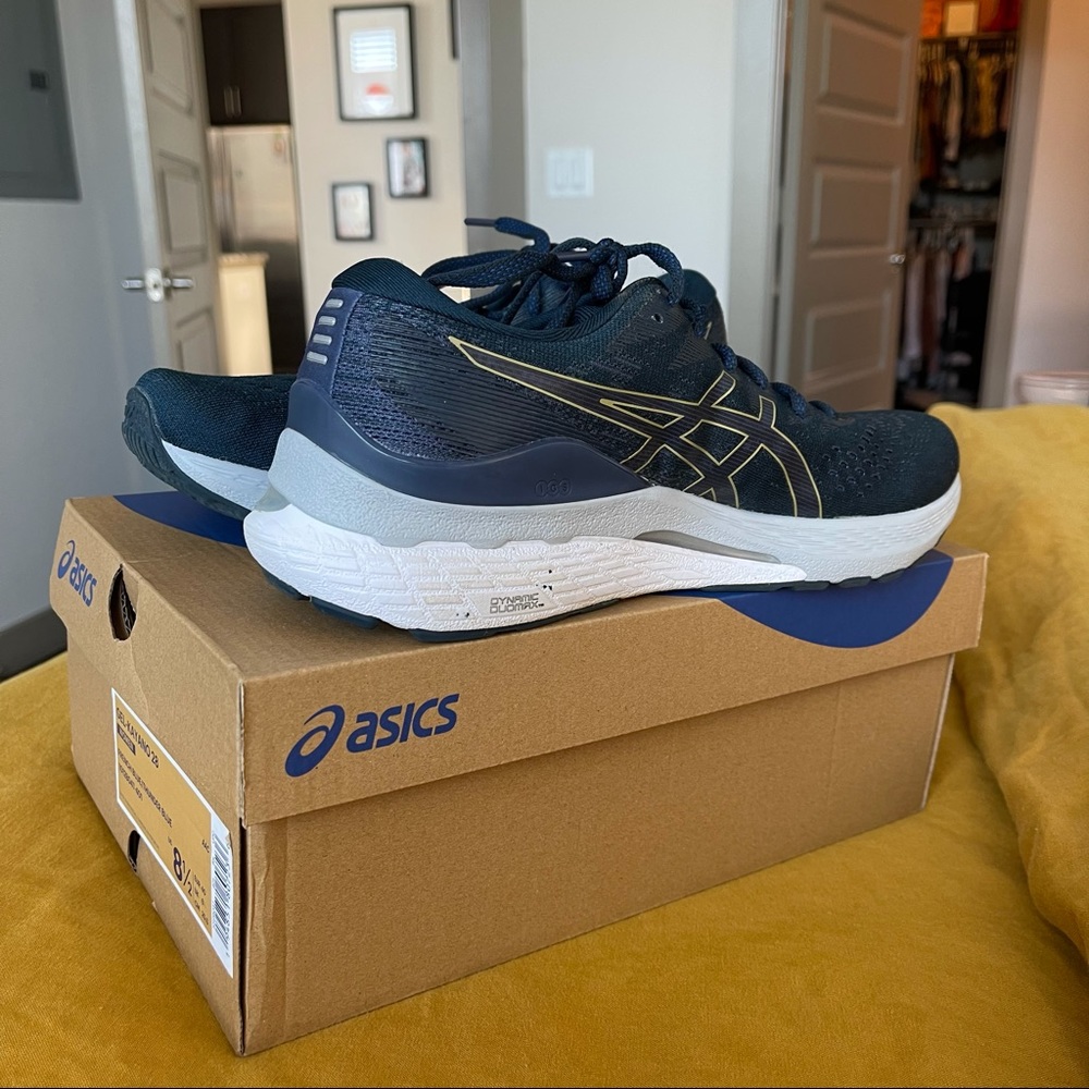 ASICS SIZE 8.5 BRAND NEW RUNNING SHOES